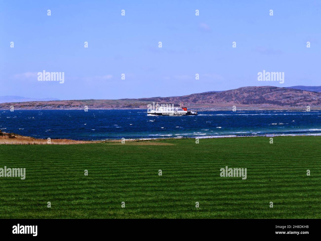 MV Iona vela lungo West Loch Tarbert, estate 1980 Foto Stock