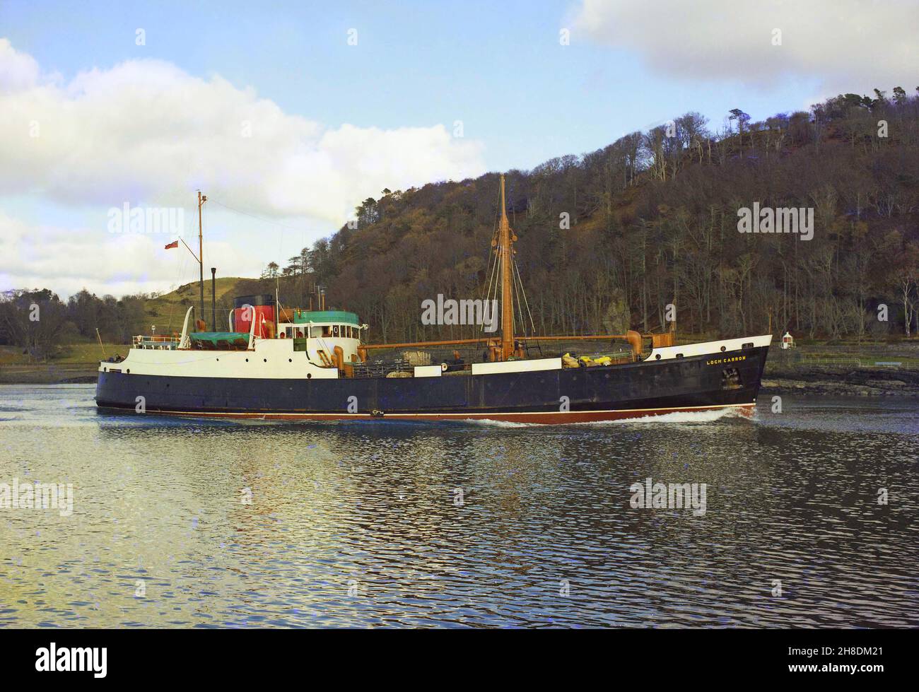 MV Loch Carron entra in Oban Bay anni '70 Foto Stock