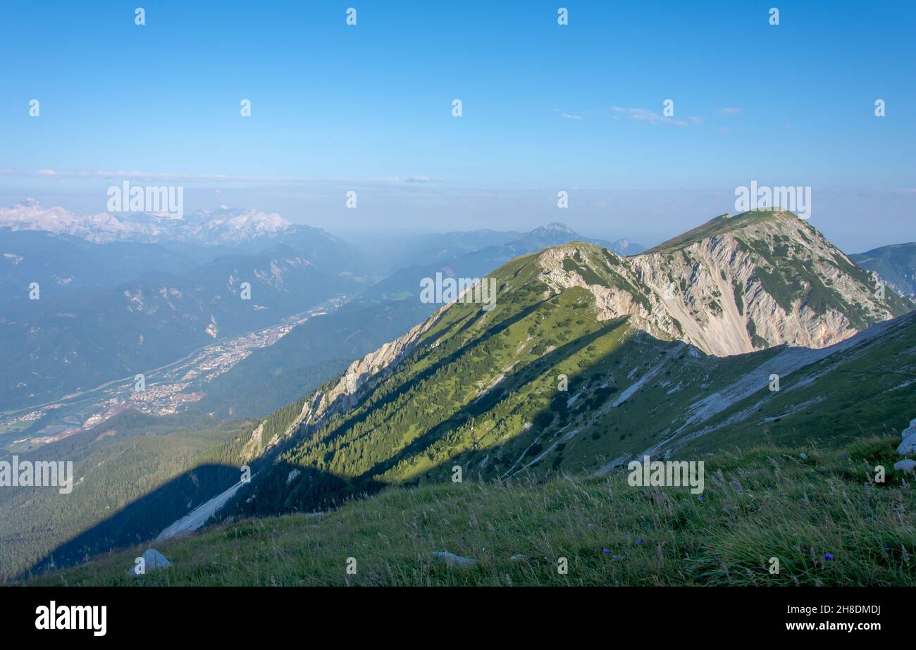 Bella vista dalla montagna Stol, Slovenia, cima più alta del monte  Karavanke, anno 2020 Foto stock - Alamy
