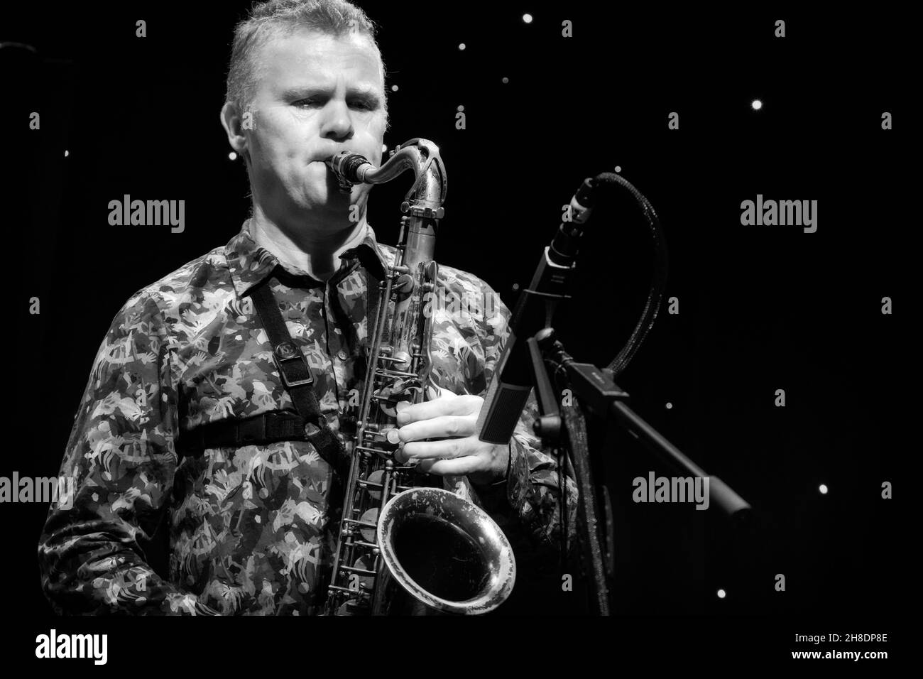 Ian Ballamy suona la sax tenore, Scarborough Jazz Festival 2021, Regno Unito Foto Stock