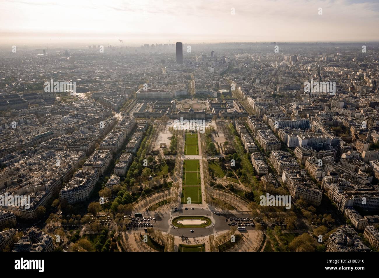 Champ-de-Mars (campo di Marte) e panorama di Parigi dalla Torre Eiffel, Francia Foto Stock