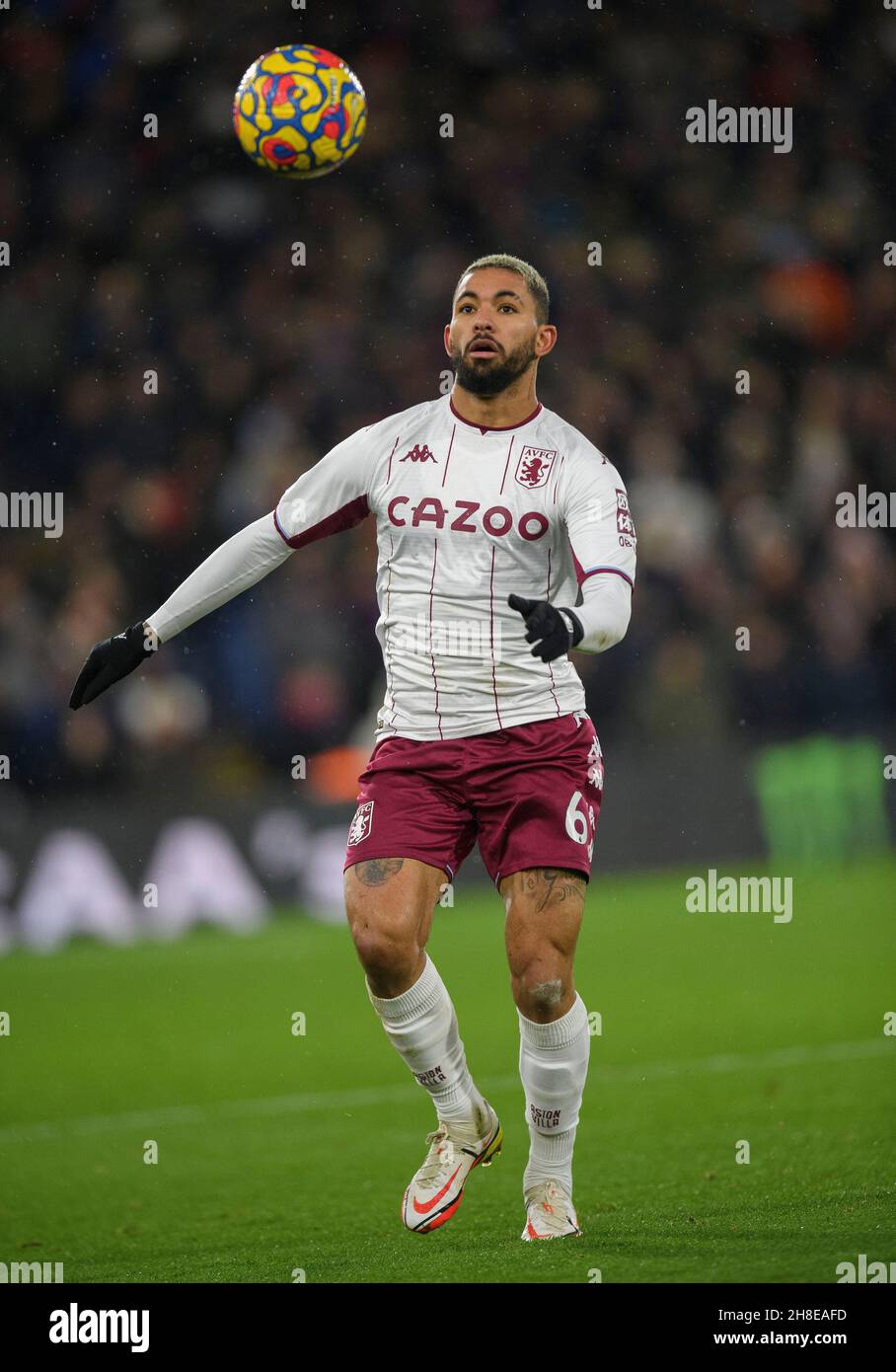 27 novembre - Crystal Palace / Aston Villa - Premier League - Selhurst Park Aston Villa Douglas Luiz durante la partita al Selhurst Park Picture Credit : © Mark Pain / Alamy Live News Foto Stock