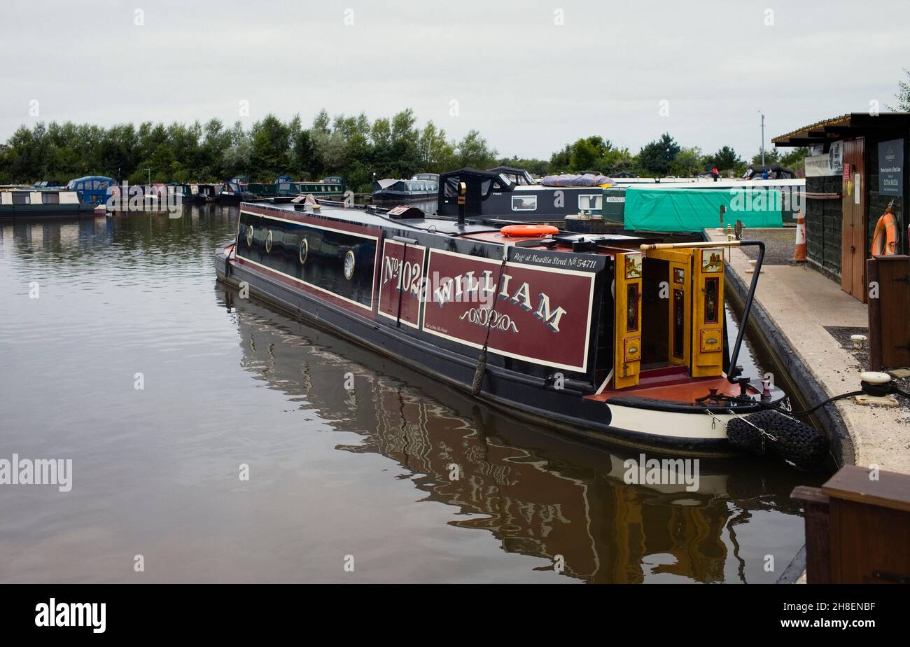 Stowe Hill costruito Tug in stile narrowboat William No102 ormeggiato a Scarisbrick Marina Foto Stock