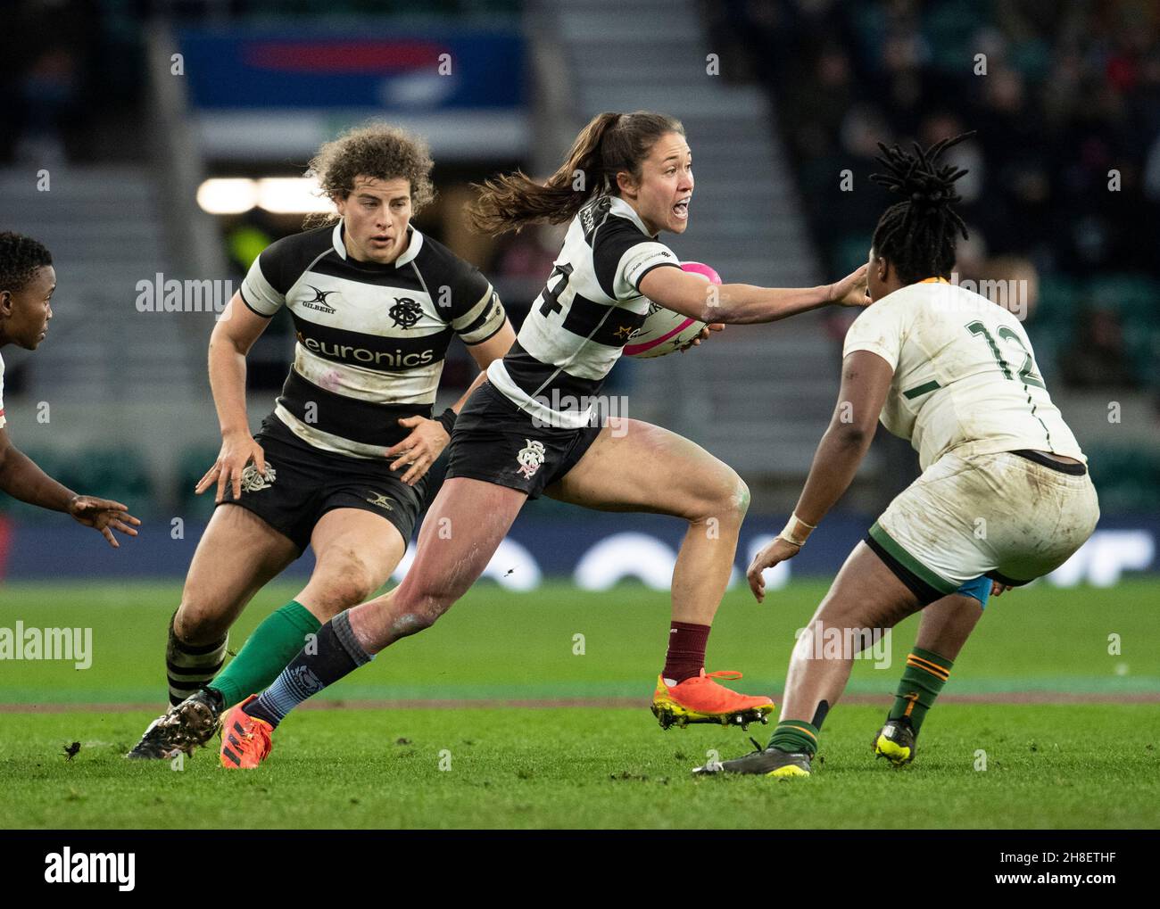 Rhona Lloyd dei barbari durante la partita della Women's International Rugby Killik Cup tra le Barbarian Women e la Springbok Women's XV al Twickenham Stadium. Foto Stock