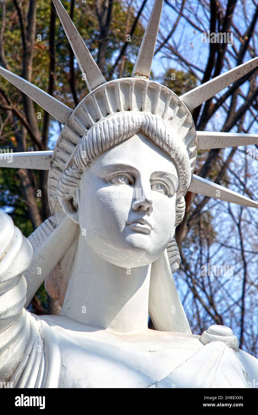 Una statua della libertà al Parco Ueno, originariamente a Ishinomaki, ma fu danneggiata nel terremoto del 2011. È stato restaurato dall'Università di Tokyo. Foto Stock