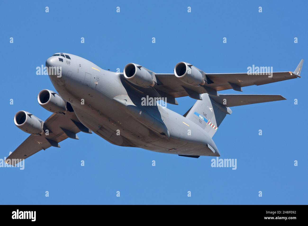 KECSKEMET, UNGHERIA - 10 agosto 2013: Boeing C-17 della SAC Strageic Airlift Capability Unit con sede a Papa, Ungheria in volo Foto Stock