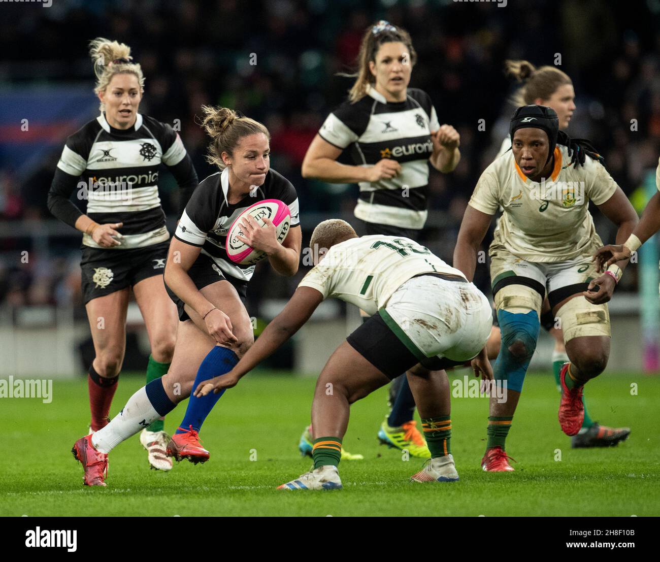 Londra, Regno Unito. 27 novembre 2021. Morgane Peyronnet dei barbari in azione durante la partita di rugby Killik Cup internazionale delle donne tra le donne barbariche e la XV femminile di Springbok al Twickenham Stadium. (Foto di Gary Mitchell/SOPA Images/Sipa USA) Credit: Sipa USA/Alamy Live News Foto Stock