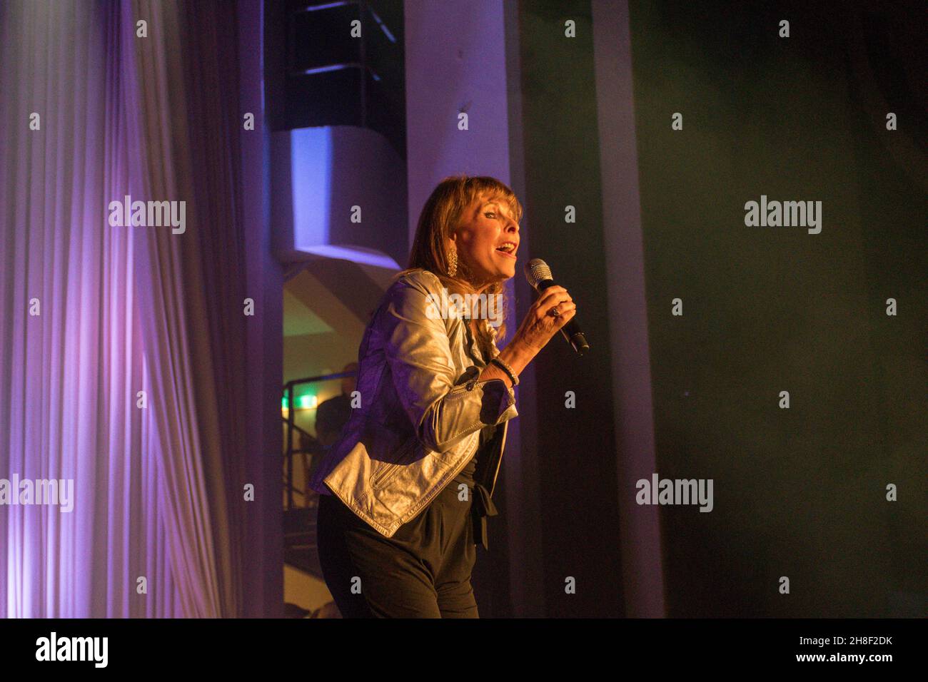 Sängerin, Dreifache Grand-Prix-Gewinnerin IREEN SHEER, STARPYRAMIDE - Achtet auf mich 2021, Beneficz-Konzert für das Gemeinnützige Jugendwerk unfallges Foto Stock