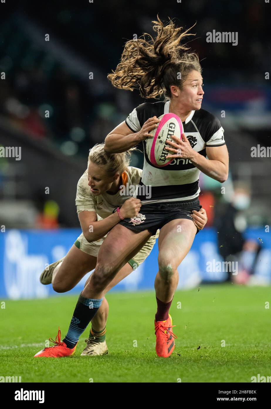 Londra, Regno Unito. 27 novembre 2021. Rhona Lloyd dei barbari in azione durante la partita della Women's International Rugby Killik Cup tra Barbarian Women e Springbok Women's XV al Twickenham Stadium. I barbari hanno vinto il gioco con un punteggio finale di 60-5. (Foto di Gary Mitchell/SOPA Images/Sipa USA) Credit: Sipa USA/Alamy Live News Foto Stock