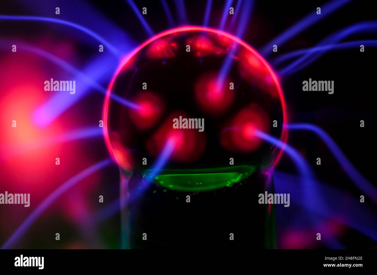Elettricità statica su una sfera Tesla Foto Stock