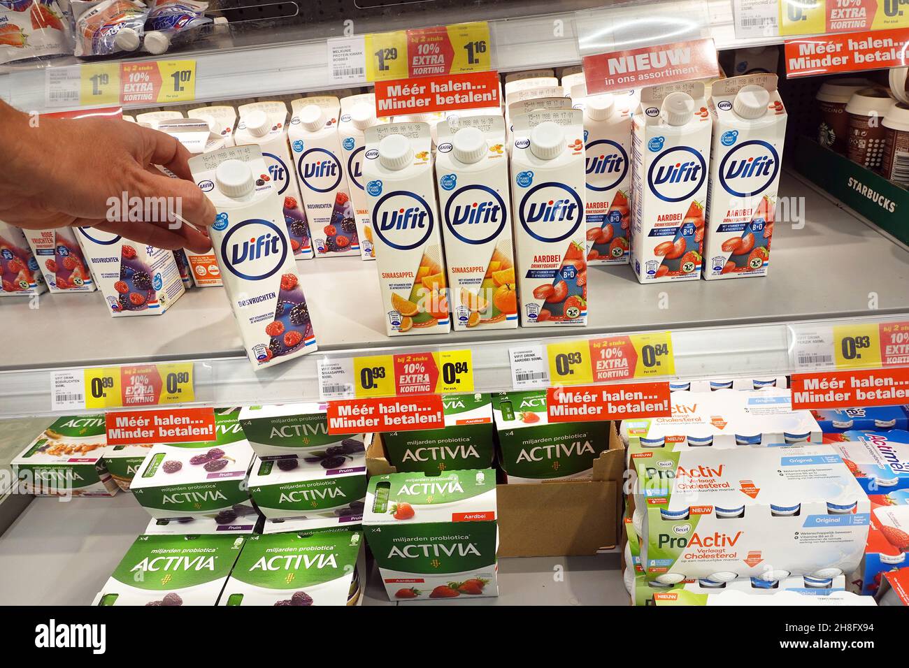 Bevande allo yogurt in un negozio Foto Stock
