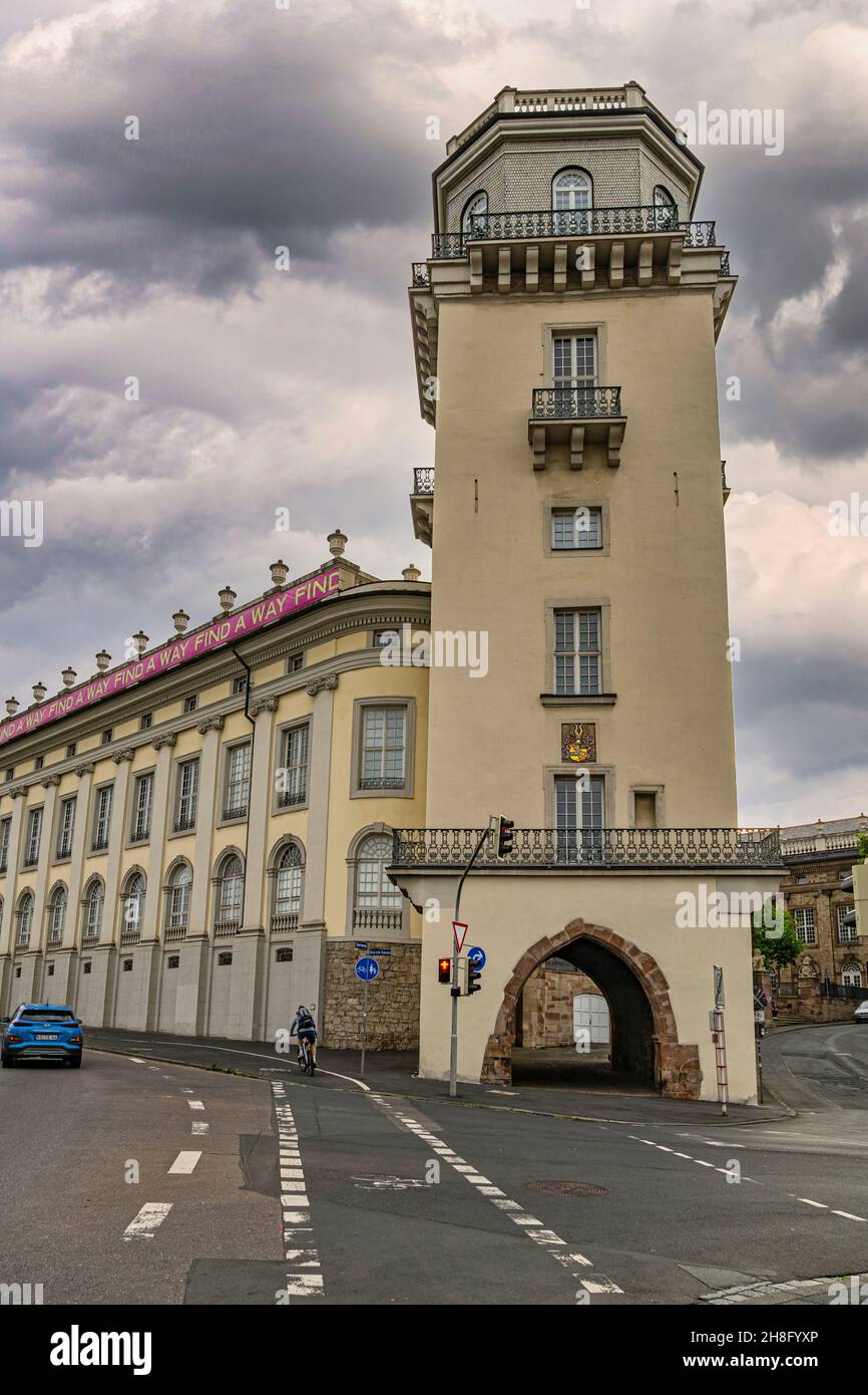 Lo Zwehrenturm, chiamato anche la torre Zwehrener, è un residuo delle antiche fortificazioni della città di Kassel. Kassel, Assia settentrionale, Germania Foto Stock