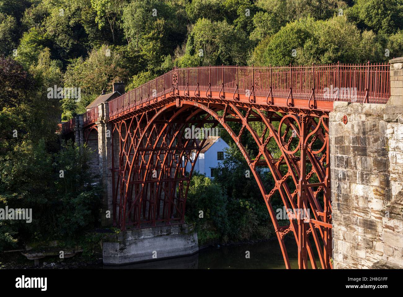 Ironbridge, ponte in ghisa che attraversa il fiume Severn, costruito nel 1779, Telford, Shropshire, Inghilterra Telford, Shropshire, Inghilterra Foto Stock
