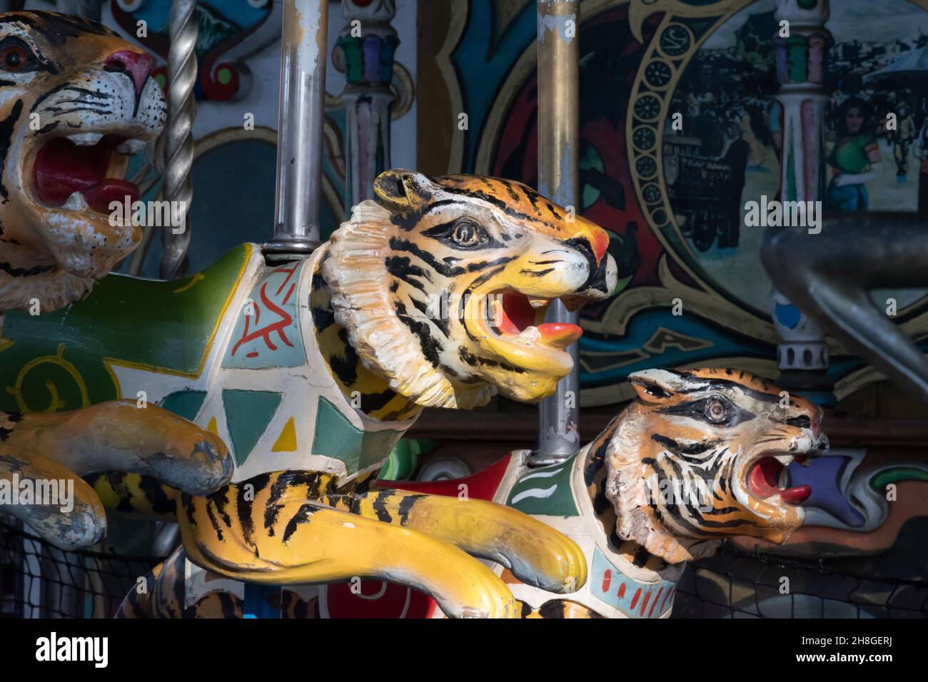 MADR, SPAGNA - Nov 20, 2021: Primo piano del volto di una tigre su un carosello in un parco divertimenti a Madrid, Spagna Foto Stock