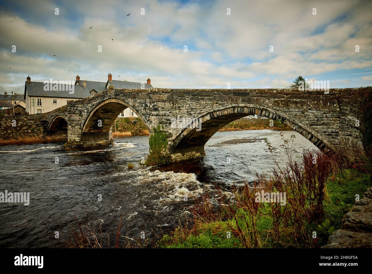 Llanrwst Pont Fawr (Inigo Jones Bridge, il primo architetto di rilievo in Inghilterra) a Snowdonia, Gwynedd, Galles settentrionale Foto Stock