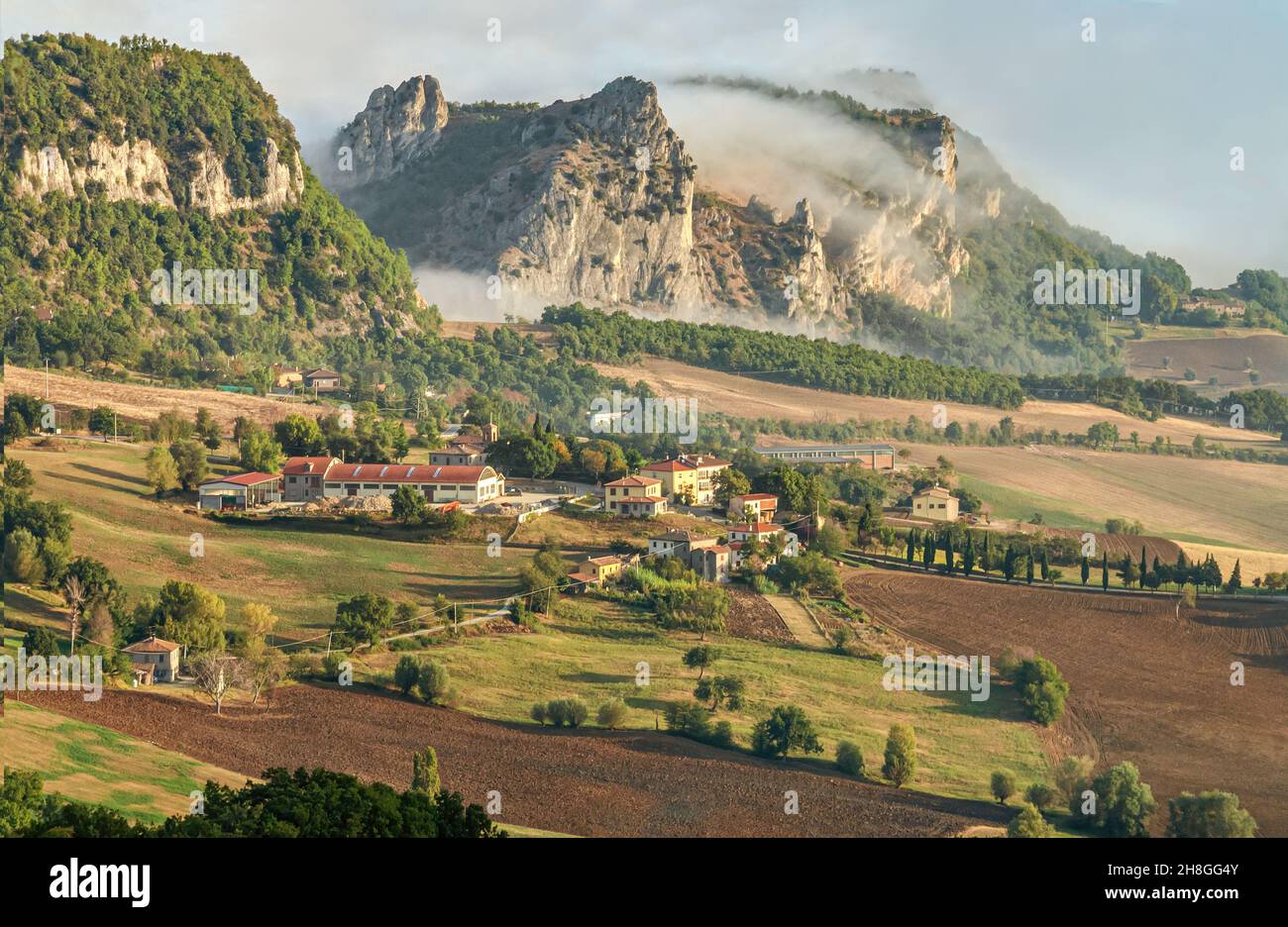 Paesaggio panoramico vicino a San Leo, Emilia-Romagna, Italia Foto Stock