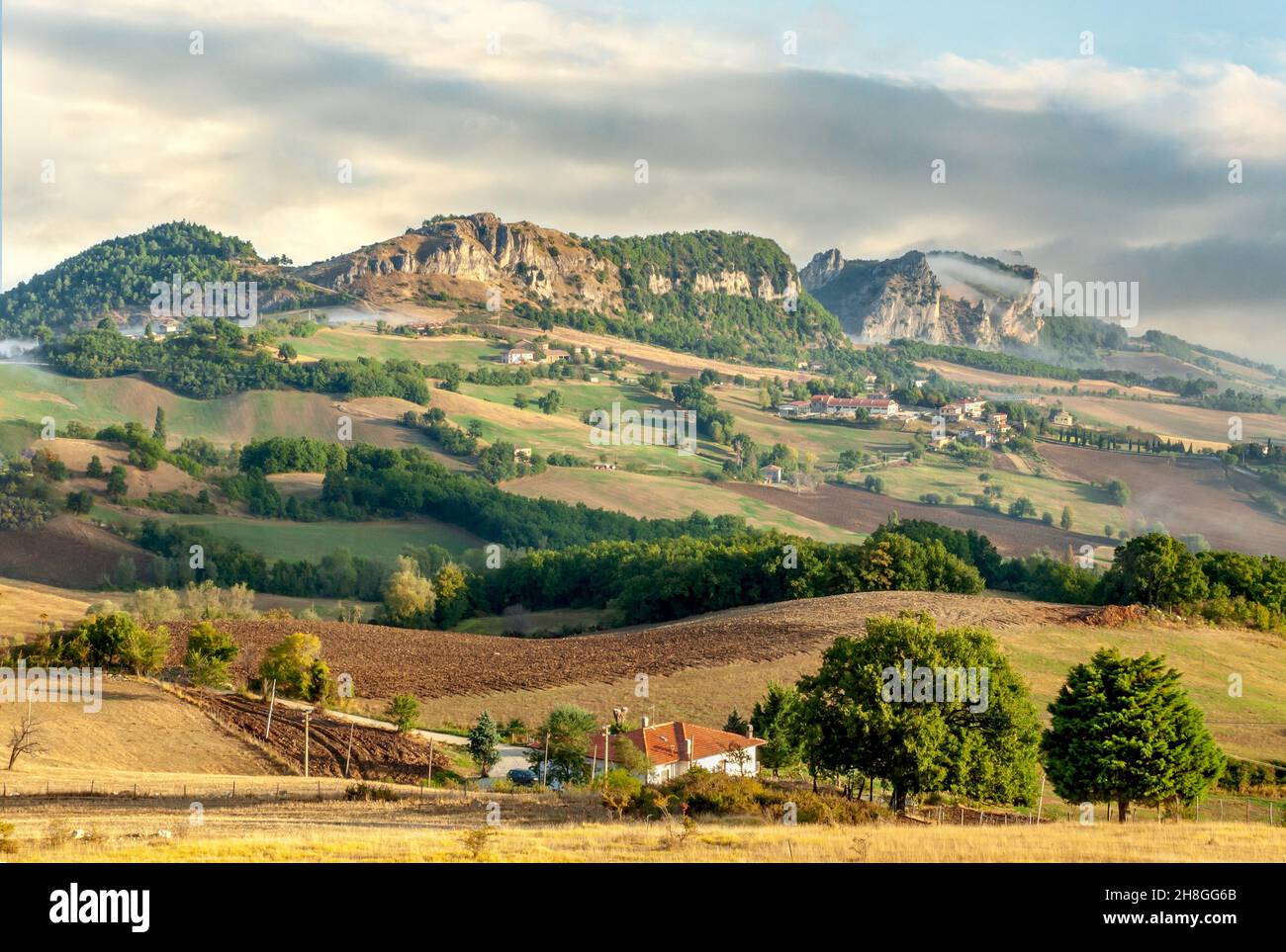 Paesaggio panoramico vicino a San Leo, Emilia-Romagna, Italia Foto Stock