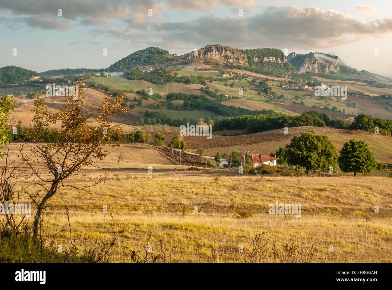 Paesaggio panoramico vicino a San Leo, Emilia-Romagna, Italia Foto Stock
