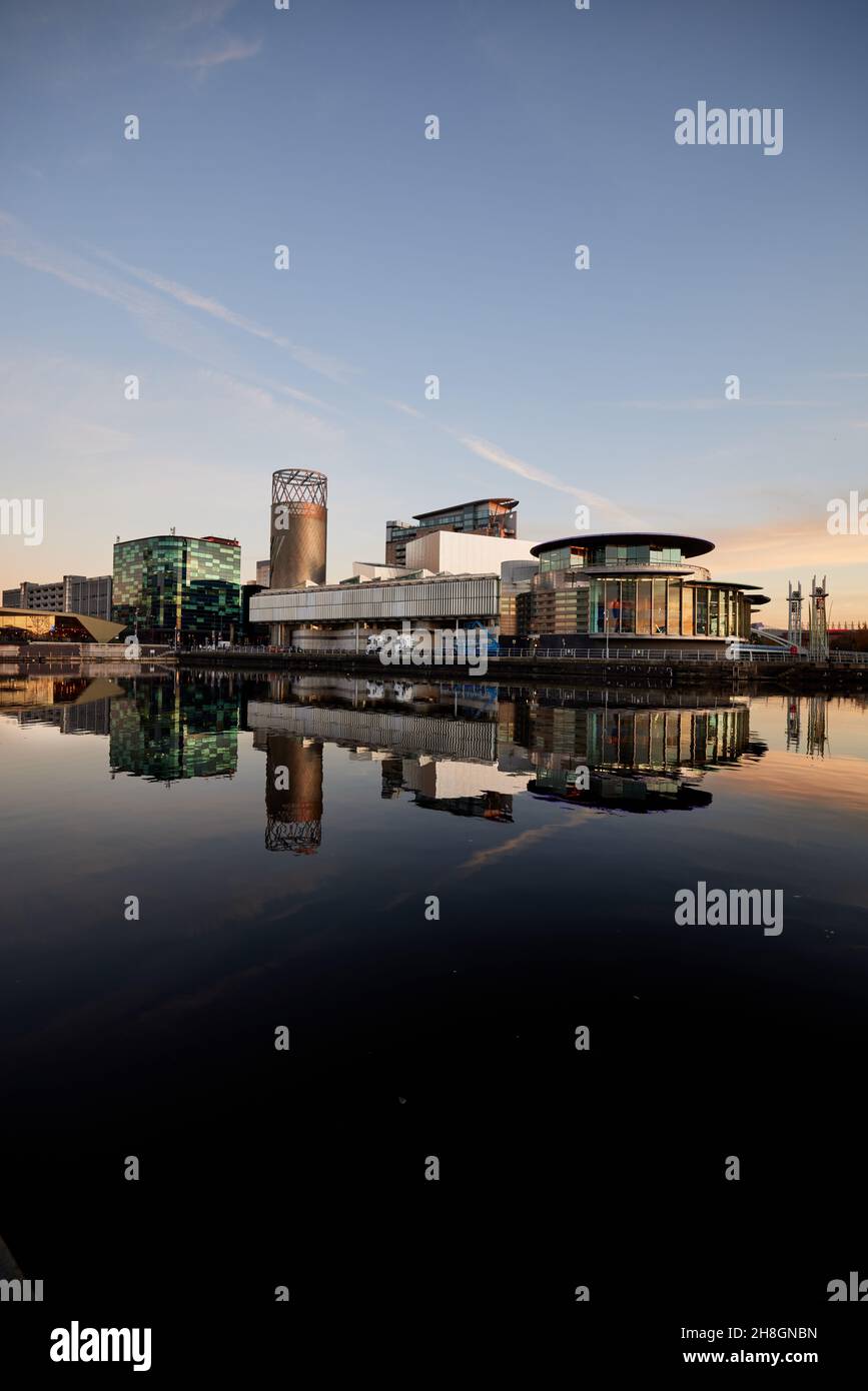 Salford Quays manchester Ship Canal, North Bay, MediaCityUK Waterfront The Alchemist e Lowry Theatre Foto Stock