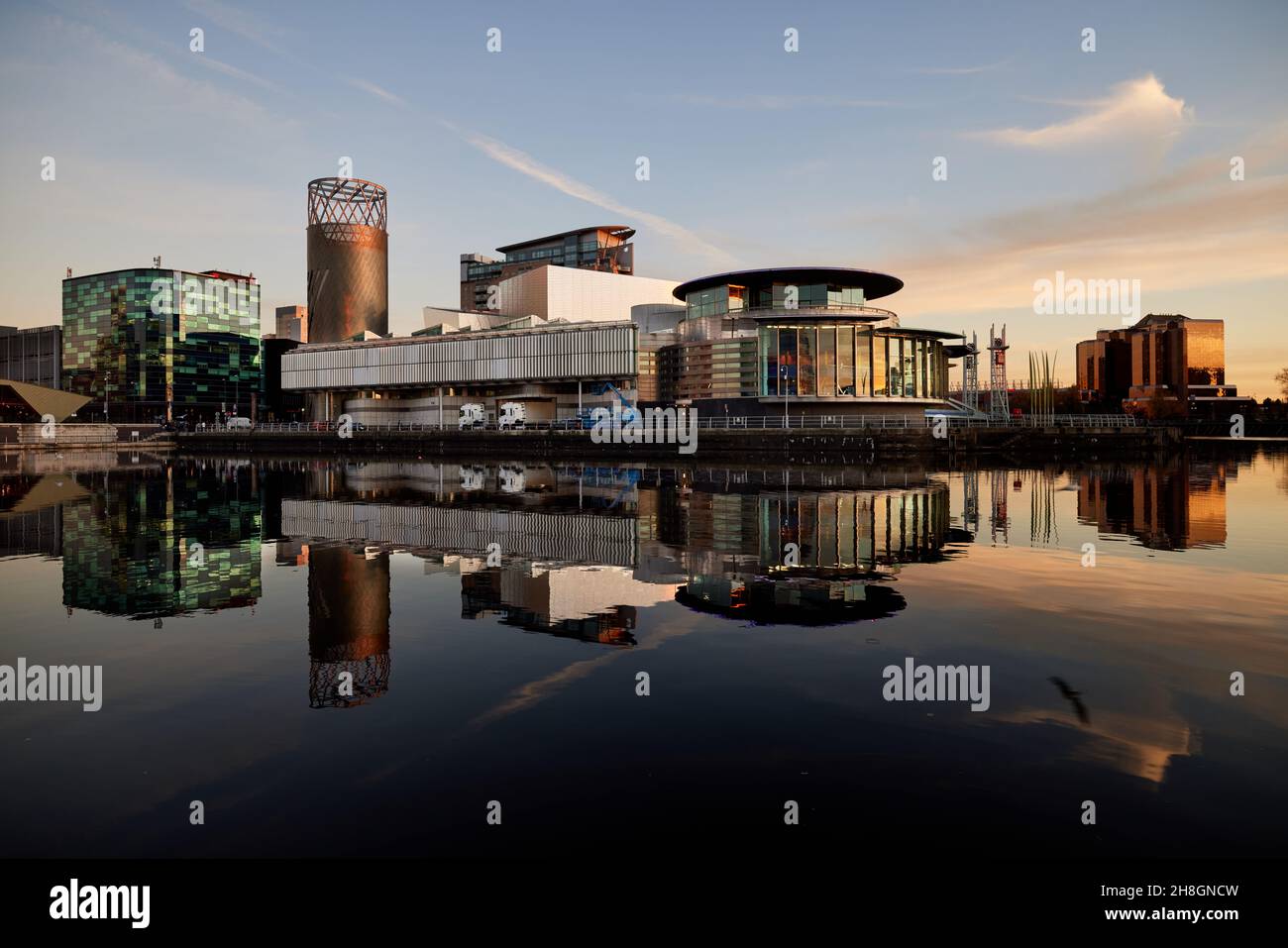 Salford Quays manchester Ship Canal, North Bay, MediaCityUK Waterfront The Alchemist e Lowry Theatre Foto Stock