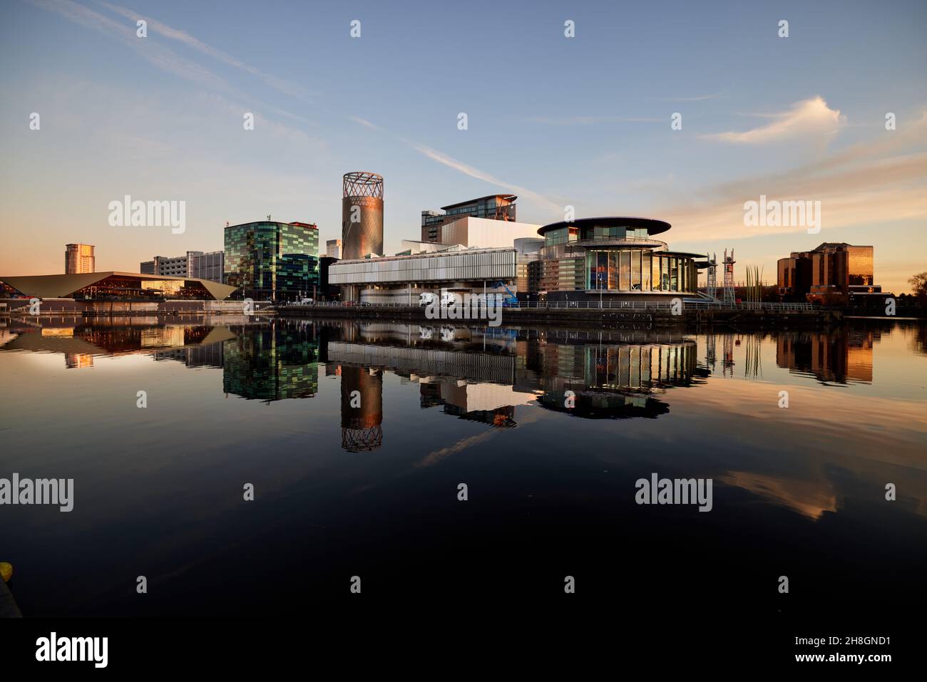 Salford Quays manchester Ship Canal, North Bay, MediaCityUK Waterfront The Alchemist e Lowry Theatre Foto Stock