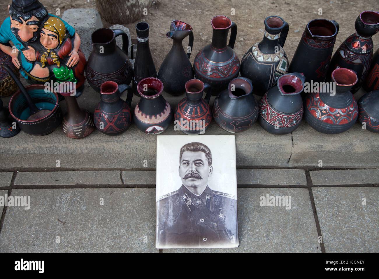 Tbilisi/Georgia - 10/30/2016 : una foto di Stalin nel mercato dell'antiquariato di Tbilisi Foto Stock