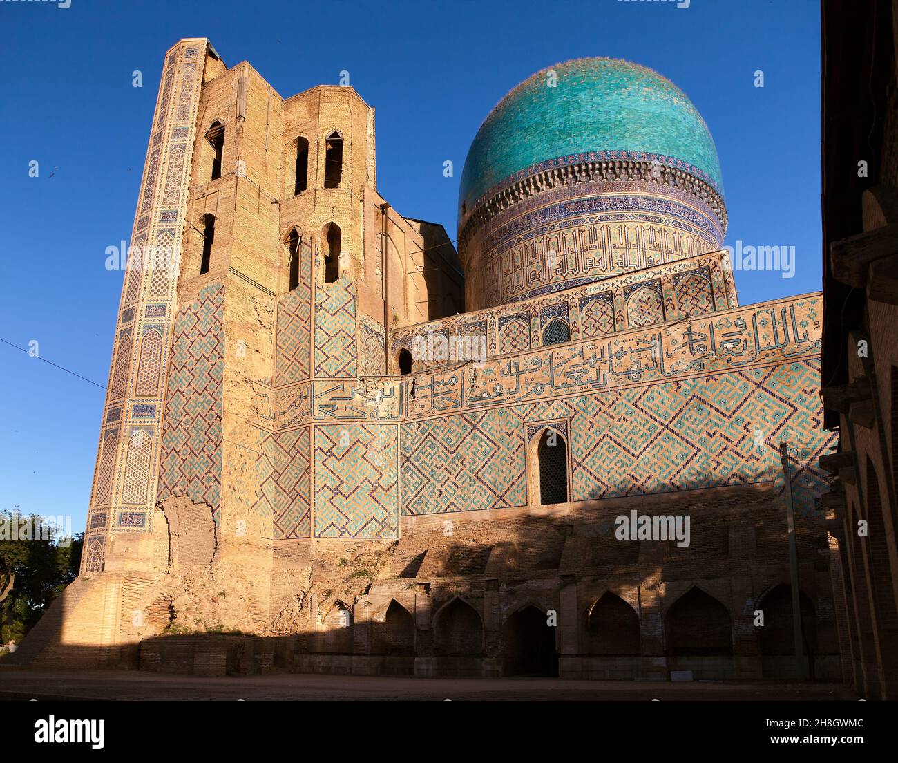Vista serale della moschea di Bibi-Khanym - Registan - Samarkand - Uzbekistan Foto Stock