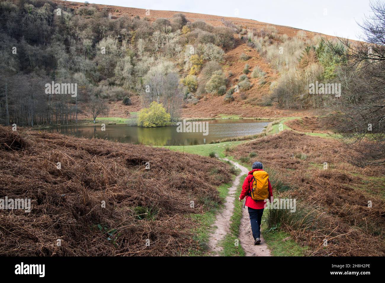 Walker si avvicina al Punchbowl, Blorenge, Galles, Regno Unito Foto Stock
