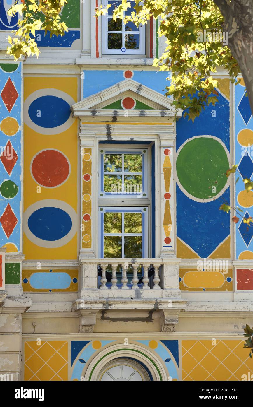 Facciata multicolorata o colorata del Hôtel des Arts (c1900) Museo d'Arte, Galleria d'Arte o Centro d'Arte Toulon Var Provence Francia Foto Stock