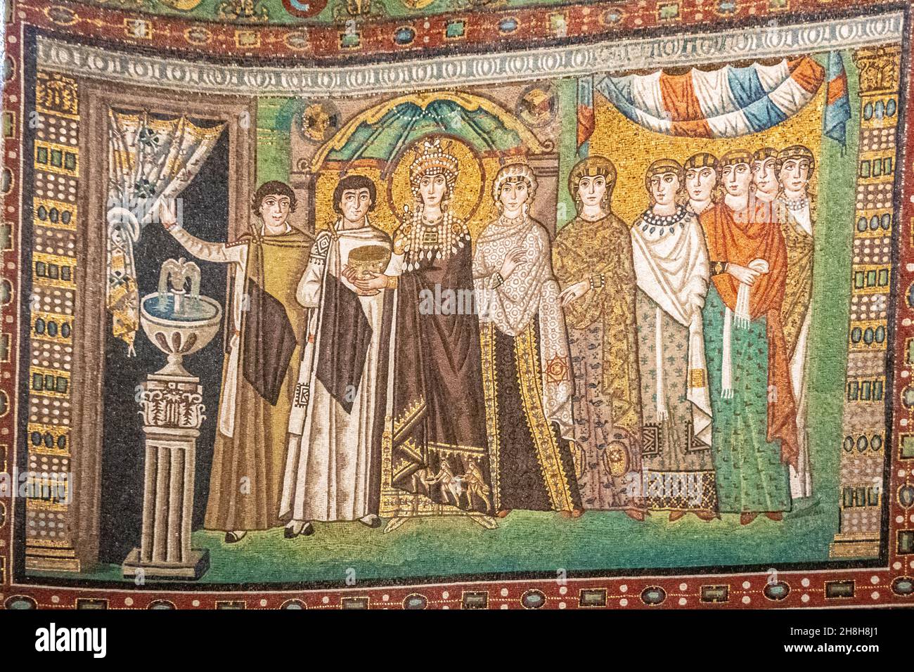 Ravenna, Italia - 01.11.2021 - famosi mosaici paleocristiani nella Chiesa di San vitale a Ravenna, Emilia Romagna, Italia, Europa Foto Stock