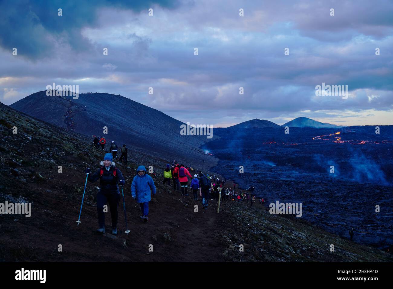 Il vulcano Fagradersfjall nell'Islanda meridionale nella primavera del 2021, quando l'eruzione era la più attiva ma ancora accessibile Foto Stock