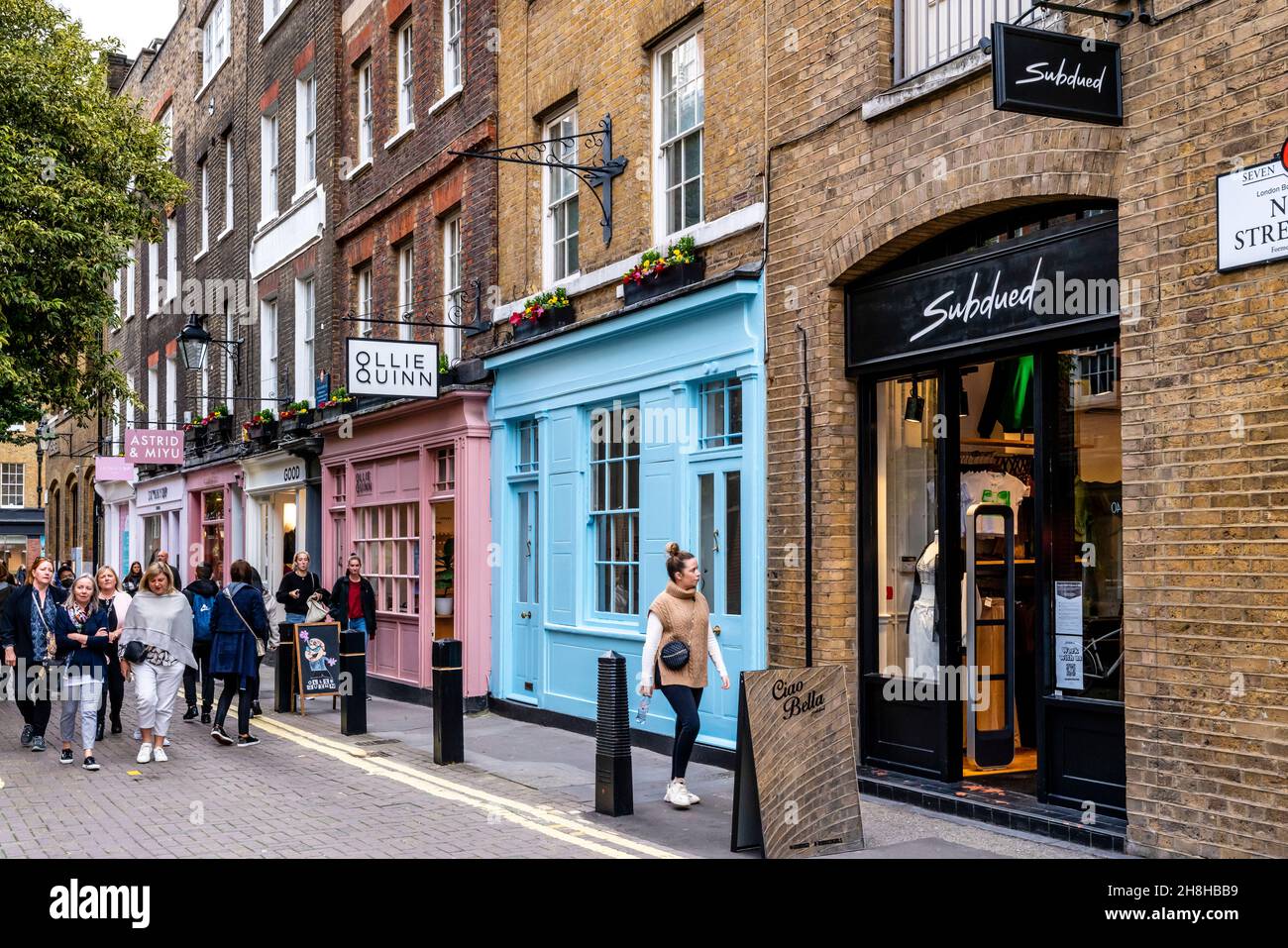 Negozi colorati in Neal Street, Covent Garden, Londra, Regno Unito. Foto Stock