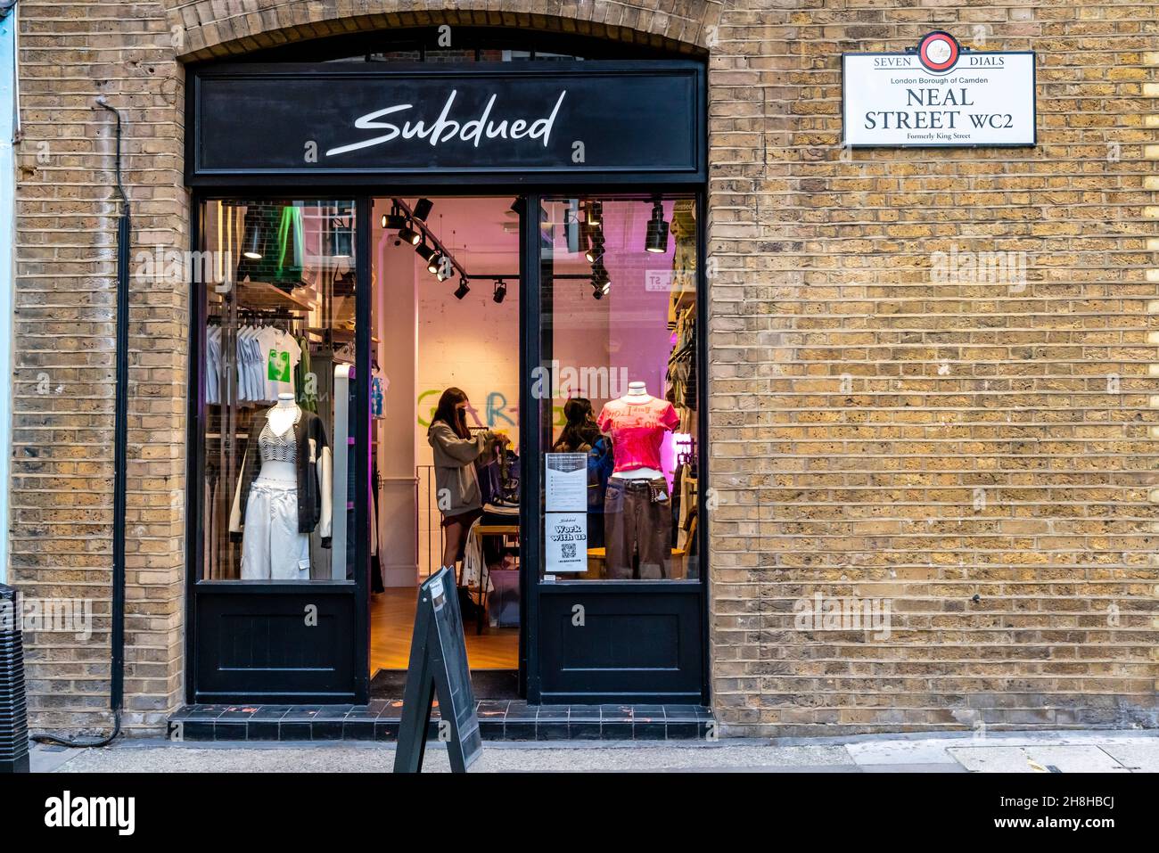 Subdued Clothing Store, Neal Street, Covent Garden, Londra, Regno Unito. Foto Stock