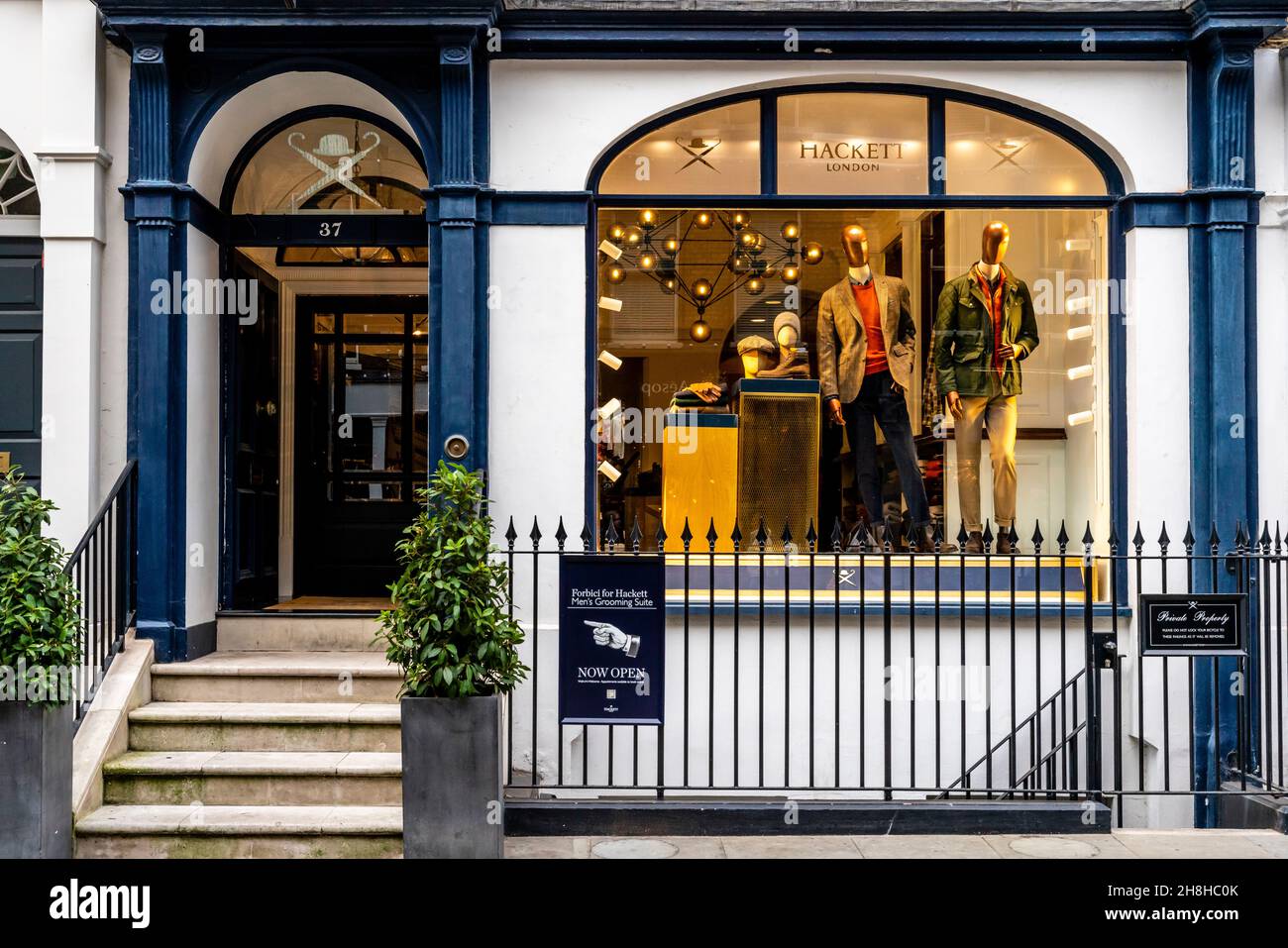 Hackett Mens Clothing Store, King Street, Covent Garden, Londra, Regno Unito. Foto Stock