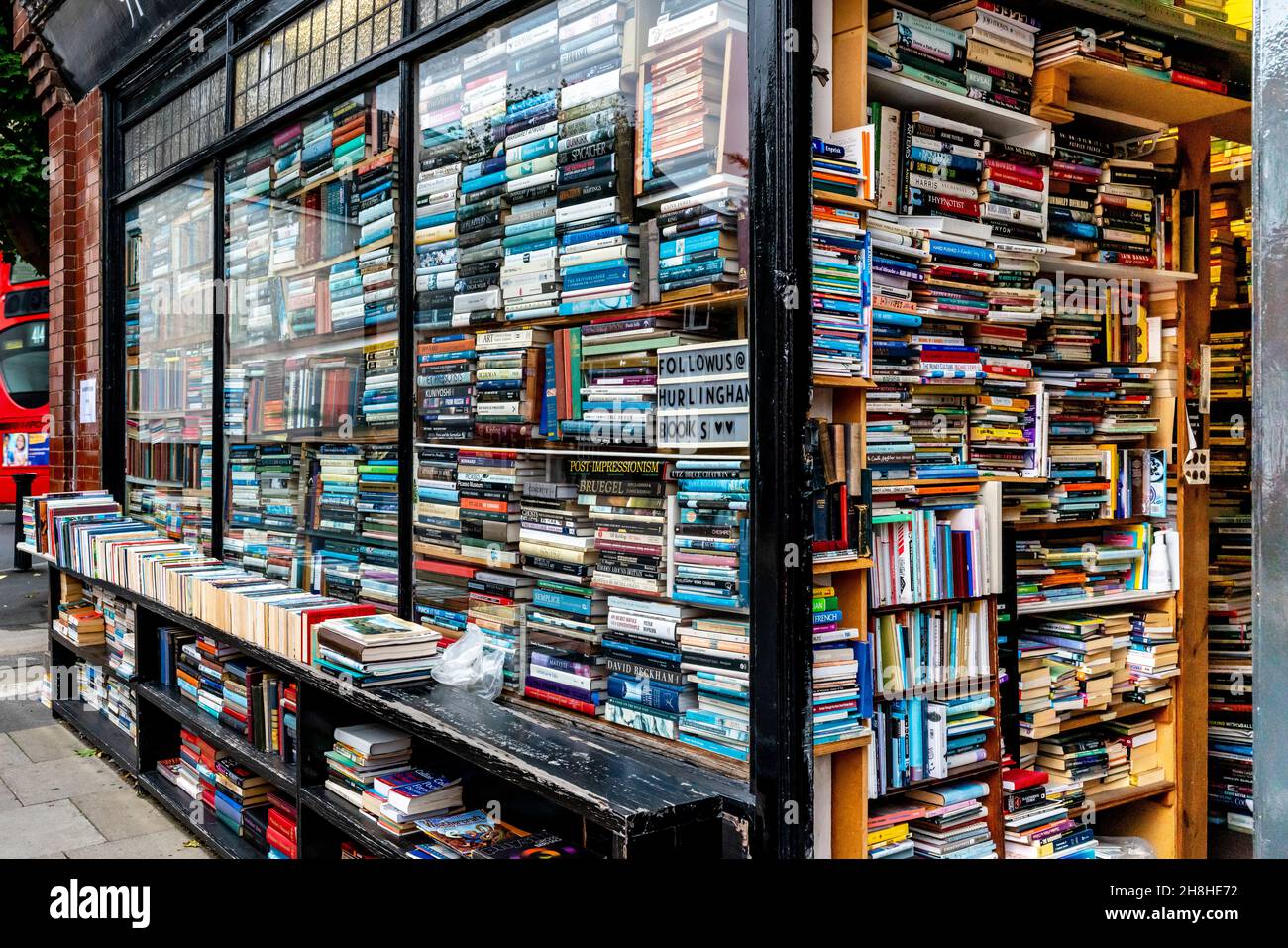 Un coloratissimo Book Shop a Putney, Londra, Regno Unito. Foto Stock