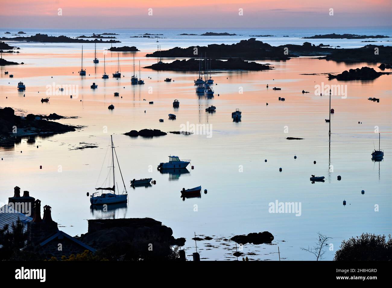 Francia, Manica, Isole Chausey, tramonto sul suono Foto Stock