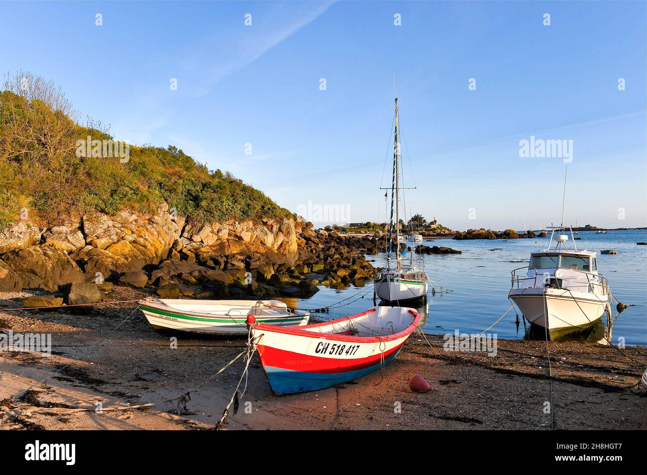 Francia, Manica, Isole Chausey, barche a terra Foto Stock