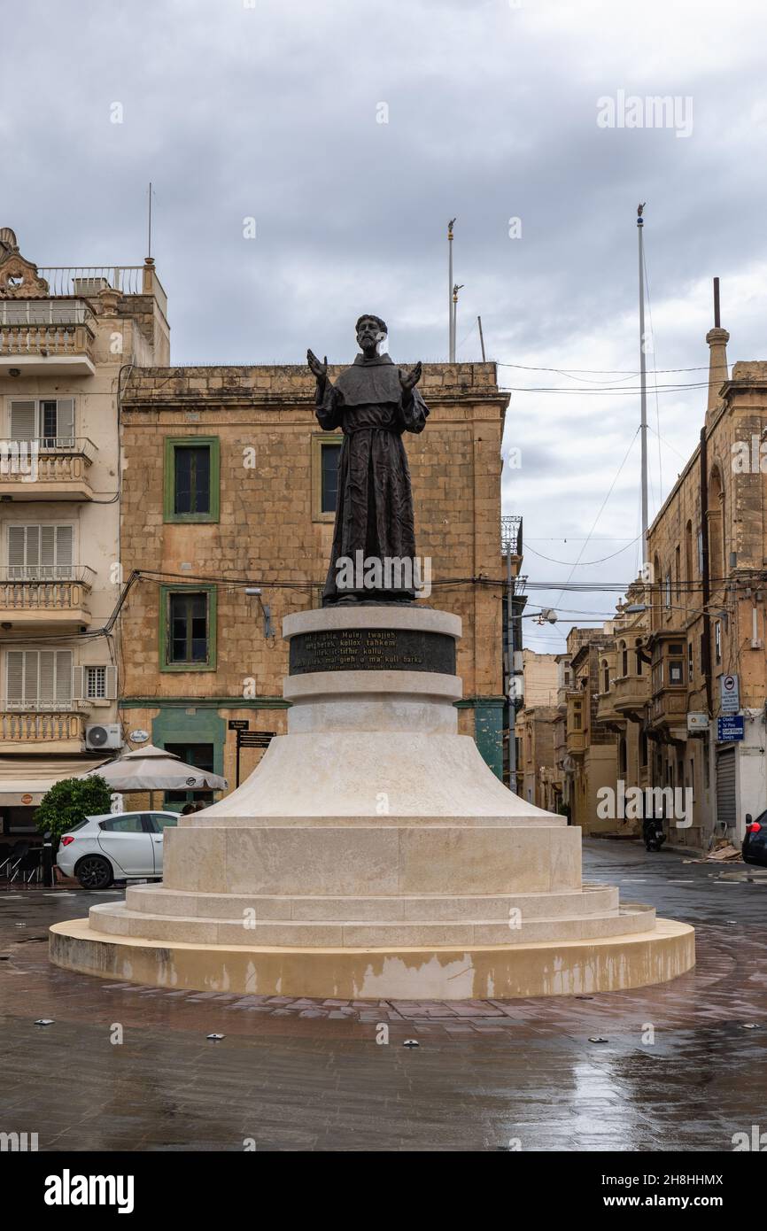 Monumento di San Francesco d'Assisi in Piazza San Francesco, Victoria, Gozo, Malta, Europa. Foto Stock