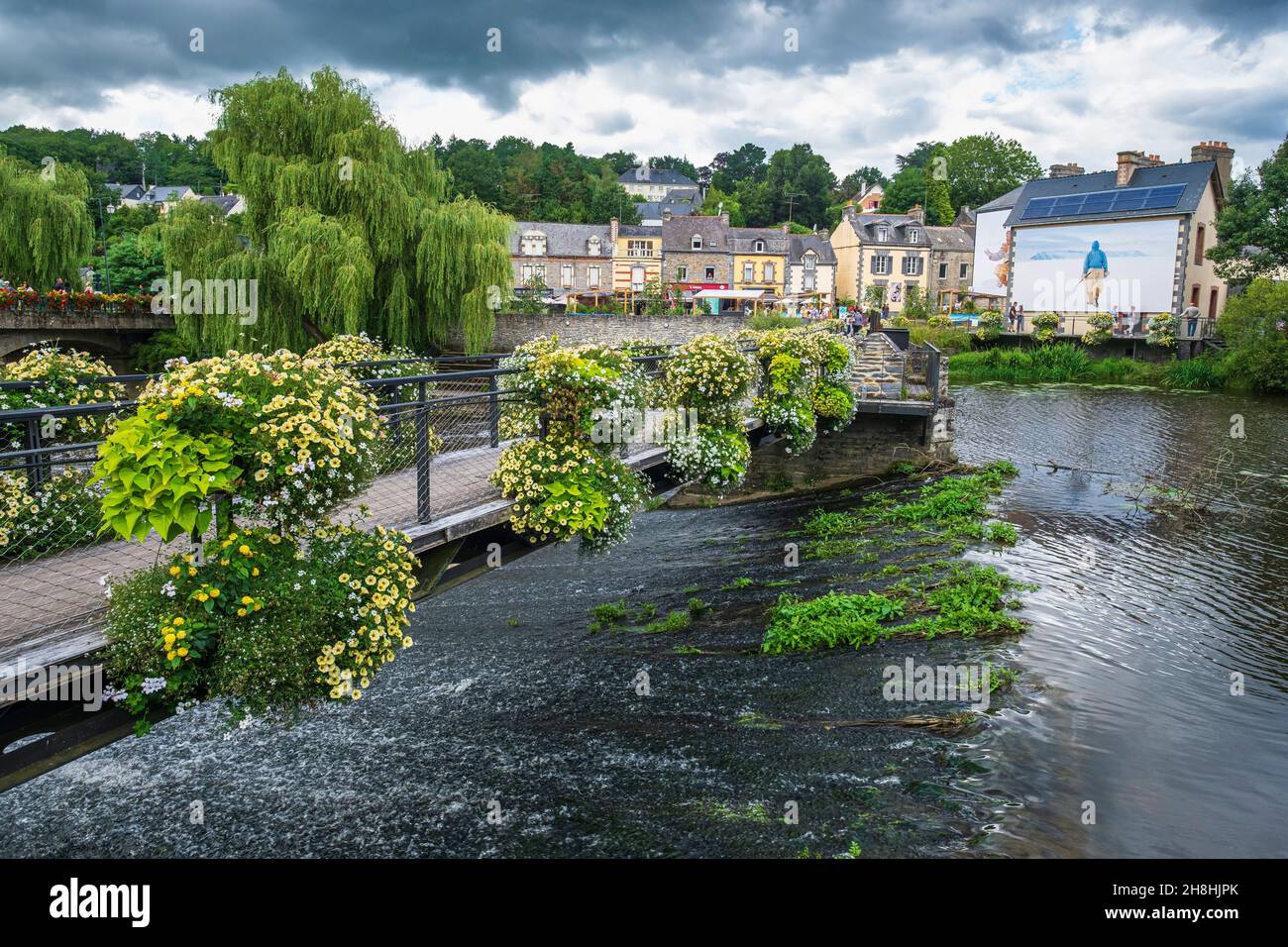 Francia, Morbihan, la Gacilly, passerella sul fiume Aff Foto Stock