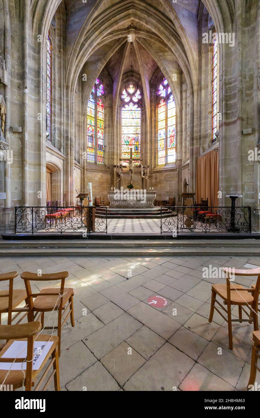 Francia, Mosa, Bar le Duc etichettato Ville d'art et d'histoire (Città d'arte e di storia), ex chiesa collegiata di Saint Antoine oggi chiesa Saint Antoine in stile gotico fiammeggiante con elementi in stile rinascimentale costruito tra il 1315 e il 1630, Il coro ospita uno dei capolavori dello scultore di Lorena Ligier Richer le Christ en croix entre les 2 larrons (Gesù Cristo sulla croce e i 2 ladri) Foto Stock