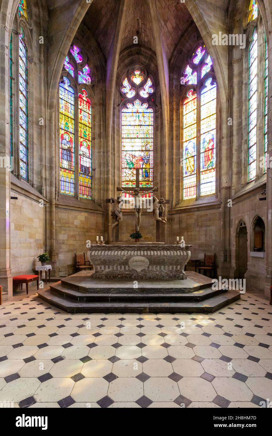Francia, Mosa, Bar le Duc etichettato Ville d'art et d'histoire (Città d'arte e di storia), ex chiesa collegiata di Saint Antoine oggi chiesa Saint Antoine in stile gotico fiammeggiante con elementi in stile rinascimentale costruito tra il 1315 e il 1630, Il coro ospita uno dei capolavori dello scultore di Lorena Ligier Richer le Christ en croix entre les 2 larrons (Gesù Cristo sulla croce e i 2 ladri) Foto Stock