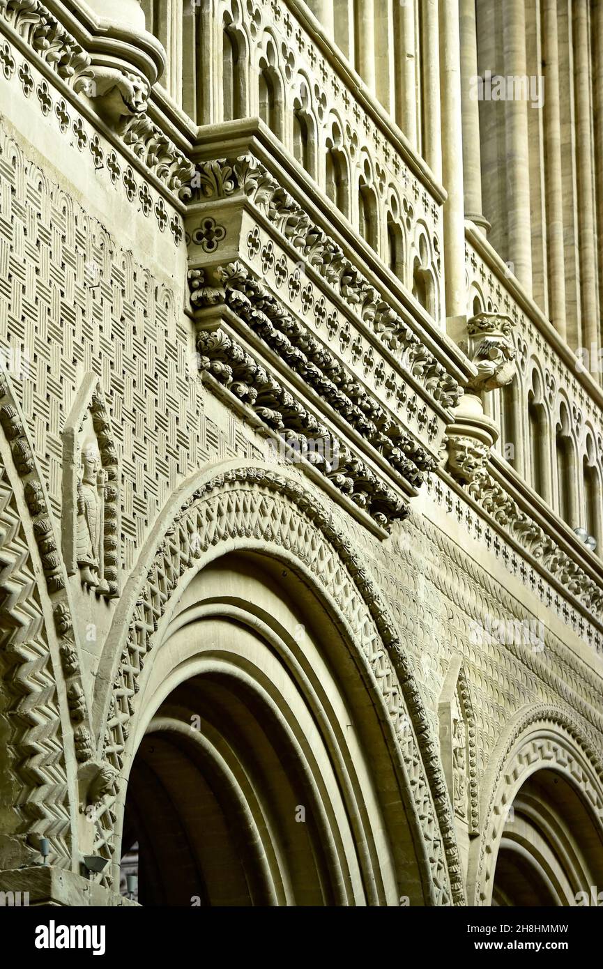 Francia, Calvados, cattedrale di Bayeux, decorazione della navata Foto Stock