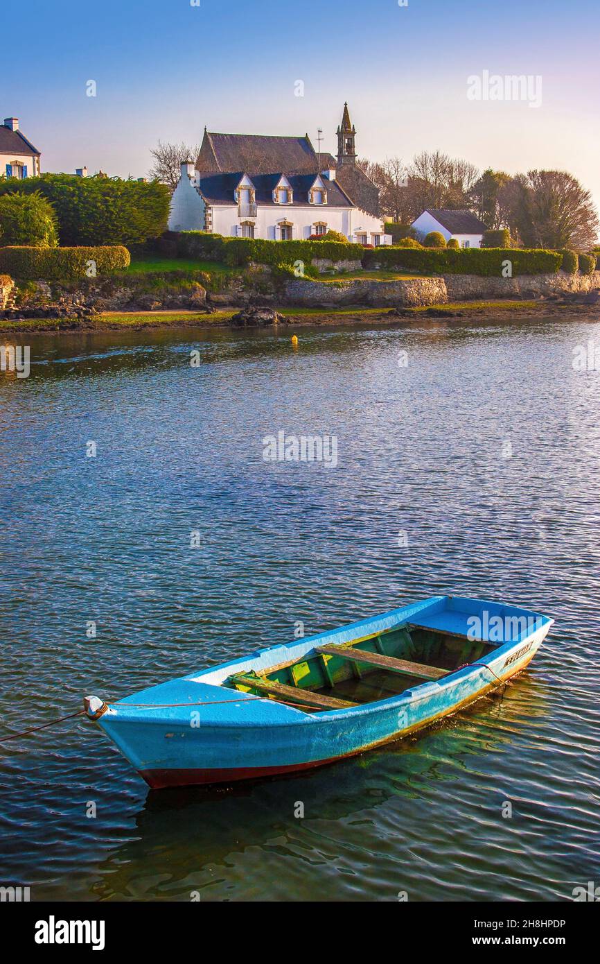 Francia, Morbihan (56), Ria d'Etel, Belz, Saint-Cado, Barques au mouillage devant l'île de Saint-Cado au Lever du jour Foto Stock