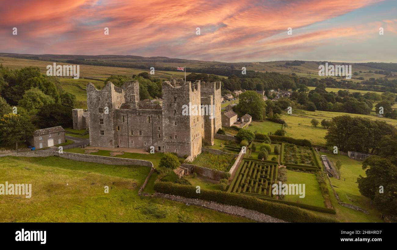 Veduta aerea del Castello di Bolton, Leyburn, Yorkeshire Dales Foto Stock