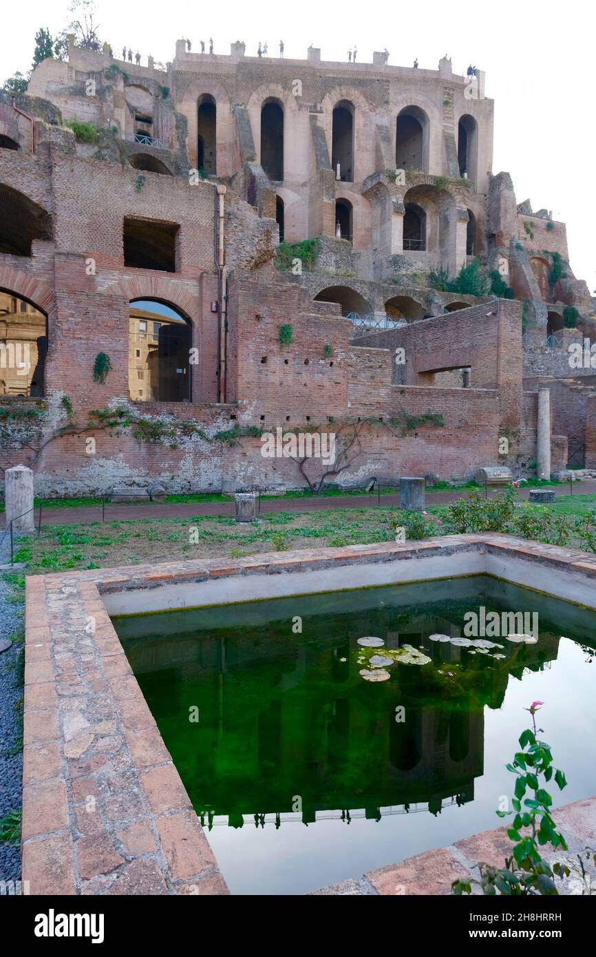 Italia, Lazio, Roma, centro storico dichiarato Patrimonio dell'Umanità dall'UNESCO, il Foro Romano o il Foro Romano, la Casa delle Vestali e il Colle Palatino Foto Stock