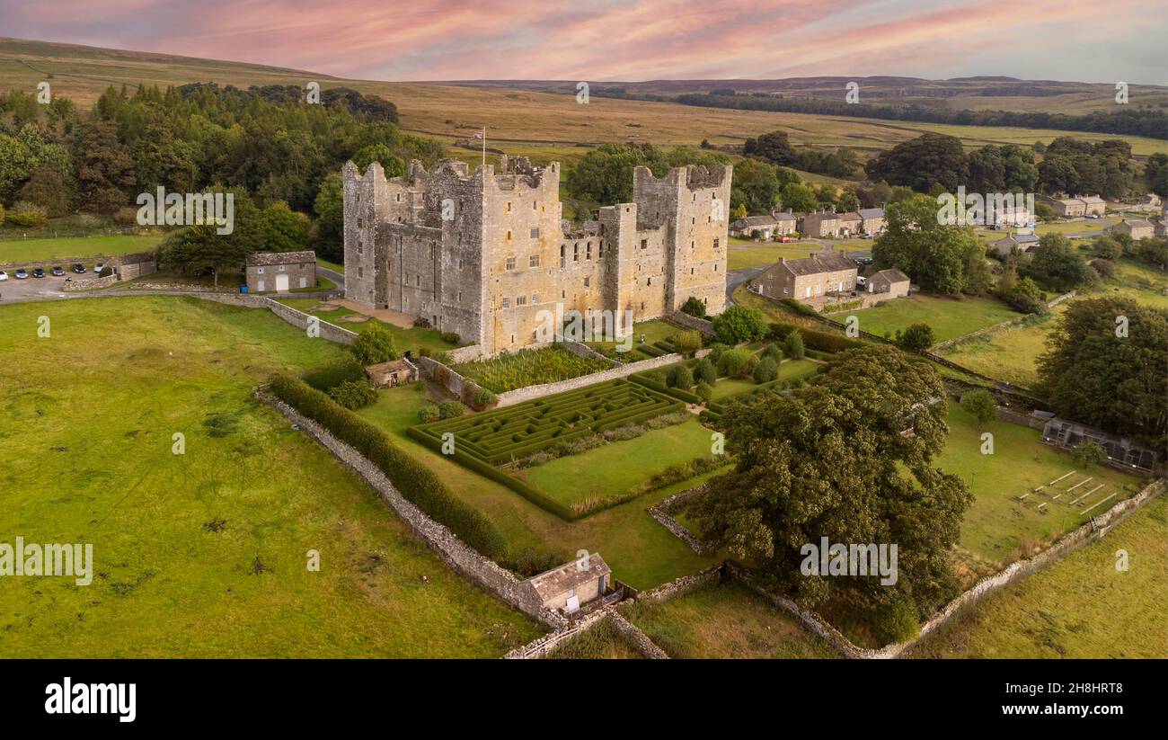 Veduta aerea del Castello di Bolton, Leyburn, Yorkeshire Dales Foto Stock