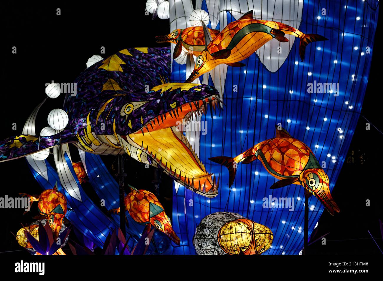 Parigi, Francia. 29 novembre 2021. Terza edizione del Jardin des Plantes Lantern Festival con il tema 'evoluzione nel processo di illuminazione'. Foto Stock