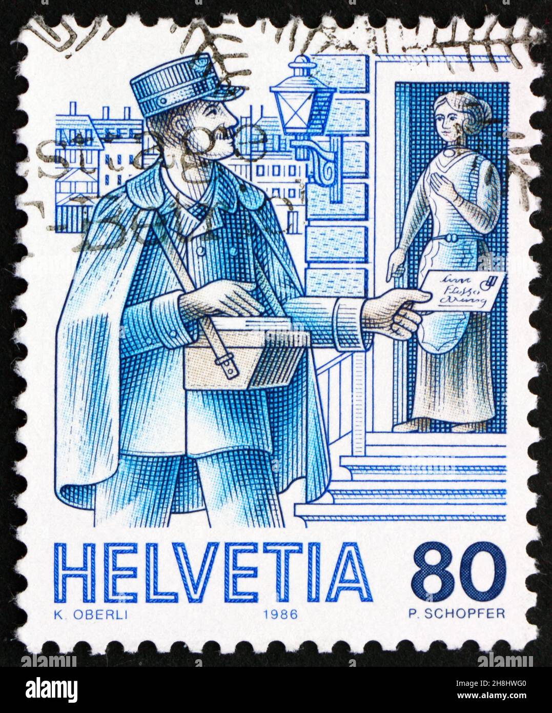 SVIZZERA - CIRCA 1986: Un francobollo stampato in Svizzera mostra Postman, 1900, Mail Handling, circa 1986 Foto Stock
