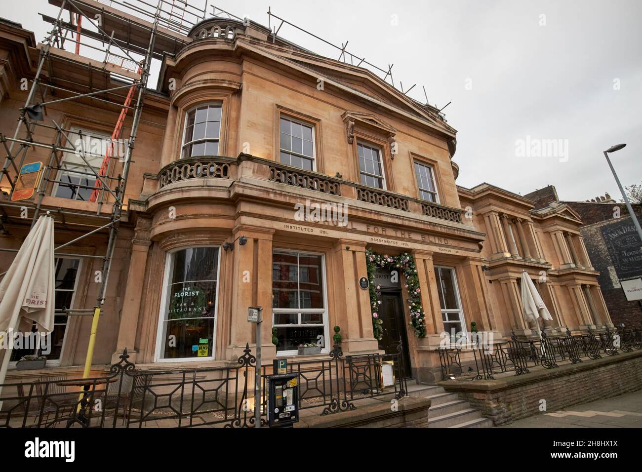 ex scuola reale di liverpool per l'edificio cieco vecchio pub scuola cieco ora il ristorante fiorista liverpool, merseyside, regno unito Foto Stock