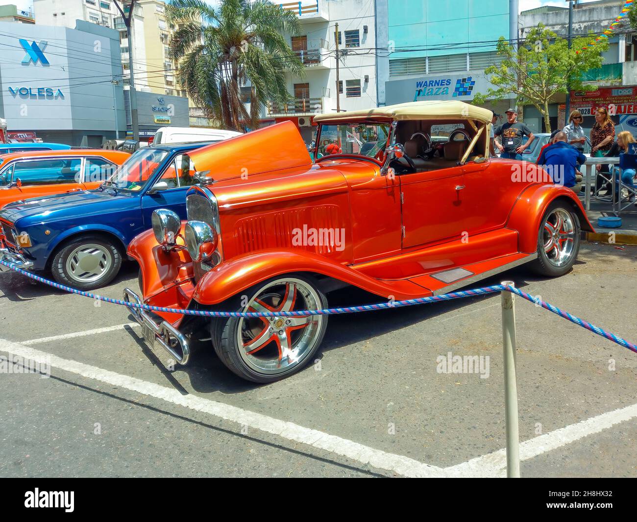 BUENOS AIRES, ARGENTINA - Nov 08, 2021: Restaurato vecchio Ford modello B Roadster 1930. Vista laterale. Expo Warnes 2021 mostra di auto classiche. CopySpace Foto Stock